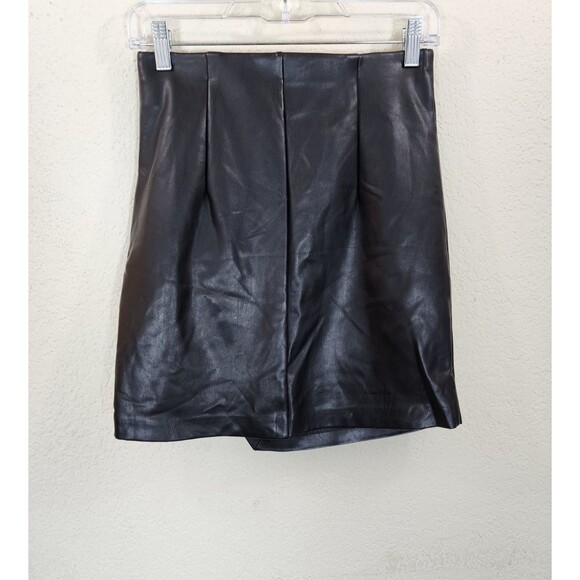 Dynamite Faux Leather Mini Skirt Women's Small P/S Black Ruched - Picture 2 of 8